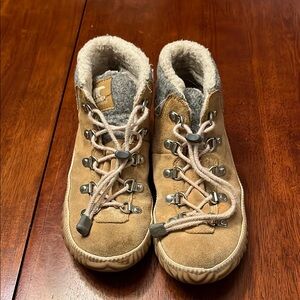 Sorel Boots Size 4 Girls Winter Boots